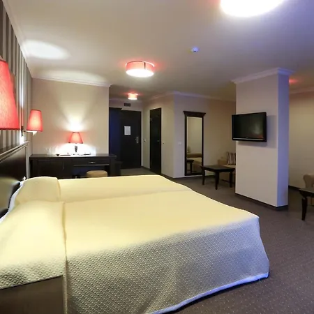 Royal Park & 4*