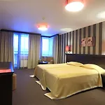 Royal Park By Astoria Collection Hotel