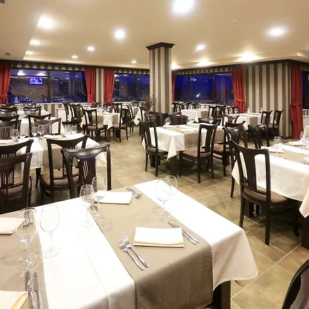 Royal Park & מלון