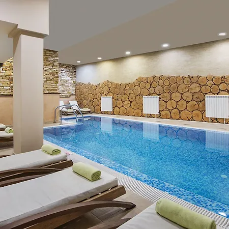 Royal Park & מלון